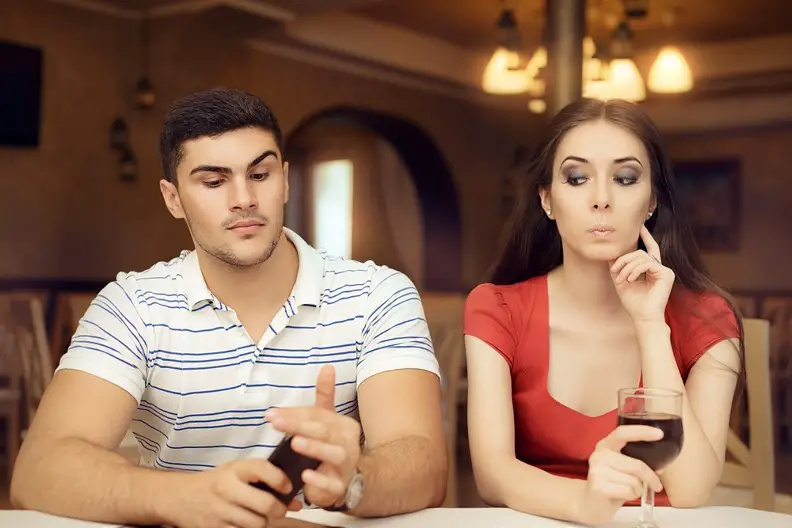 15 Signs Your Partner Is Using Social Media To Cheat On You
