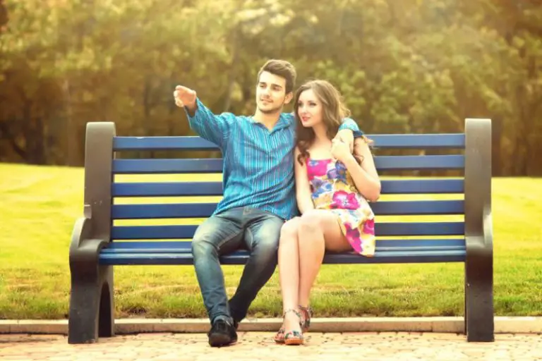 what-is-benching-in-dating-signs-meaning-explained-luv-fancy